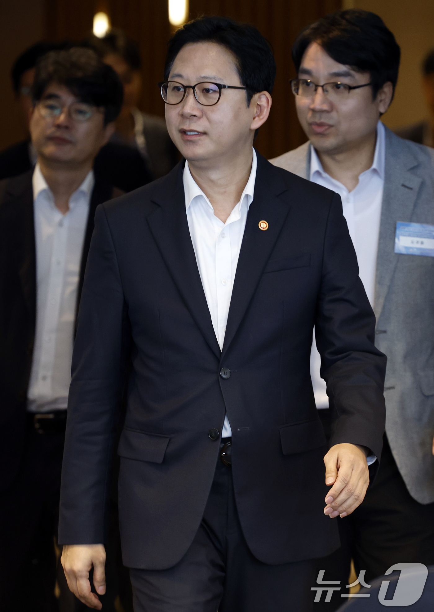 (서울=뉴스1) 박정호 기자 = 배경훈 부총리 겸 과학기술정보통신부 장관이 27일 오전 서울시 중구 을지로 프레지던트호텔에서 열린 제2차 과학기술·인공지능 미래전략회의에 참석하고 …