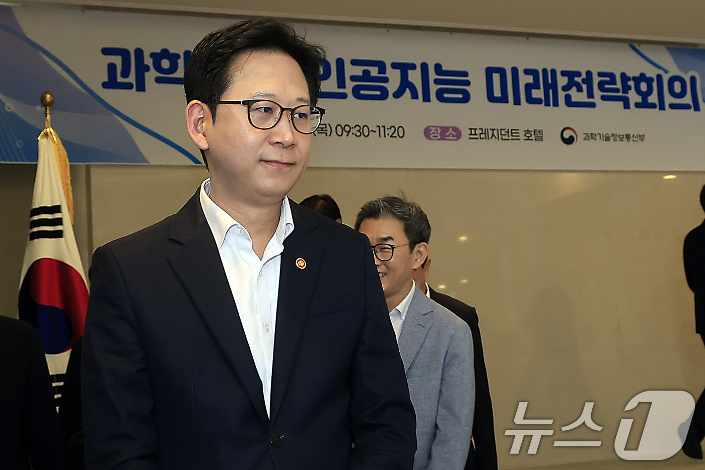 (서울=뉴스1) 박정호 기자 = 배경훈 부총리 겸 과학기술정보통신부 장관이 27일 오전 서울시 중구 을지로 프레지던트호텔에서 열린 제2차 과학기술·인공지능 미래전략회의에서 민간 자 …