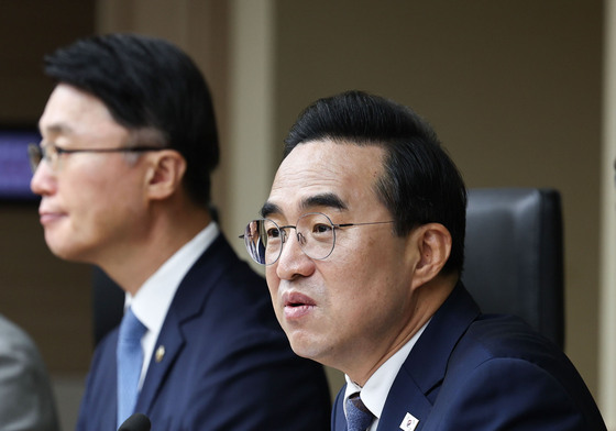 제2차 재정운용전략협의회에서 발언하는 박홍근 장관