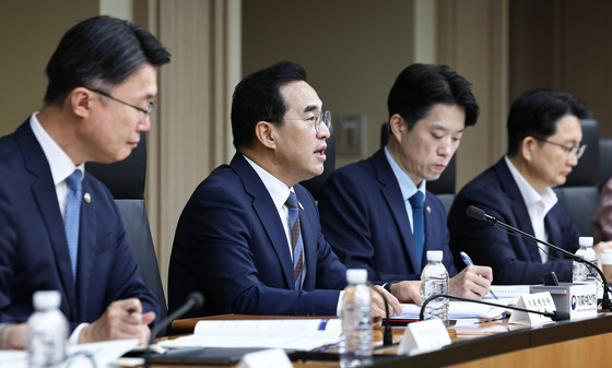 재정운용전략협의회 참석한 박홍근 장관