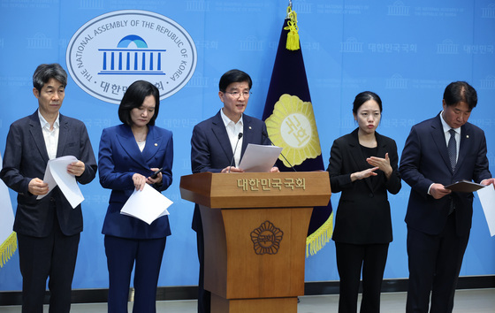 기자회견하는 민주당 선관위 국조특위 위원들