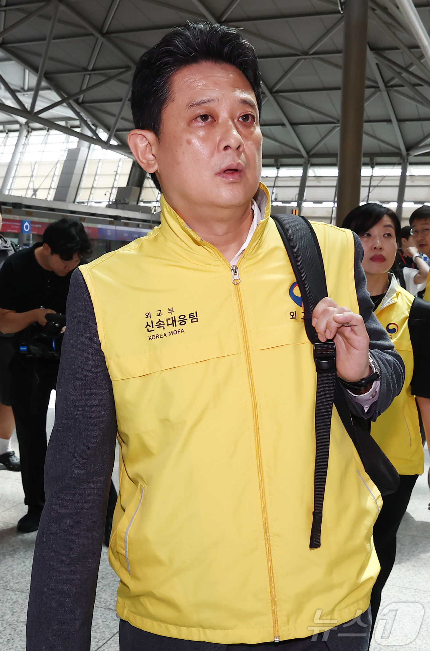 (인천공항=뉴스1) 김민지 기자 = 네팔 라수와 지역에서 발생한 홍수로 한국인 9명의 연락이 끊기고 10명이 고립돼 지원을 하기 위해 임상우 정부합동 신속대응팀 단장이 27일 오후 …