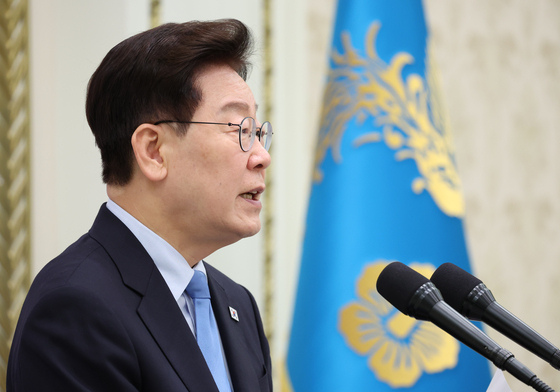 부동산부터 특검까지…李대통령, 30%대 지지율에 돌직구 대신 '완급 조절'