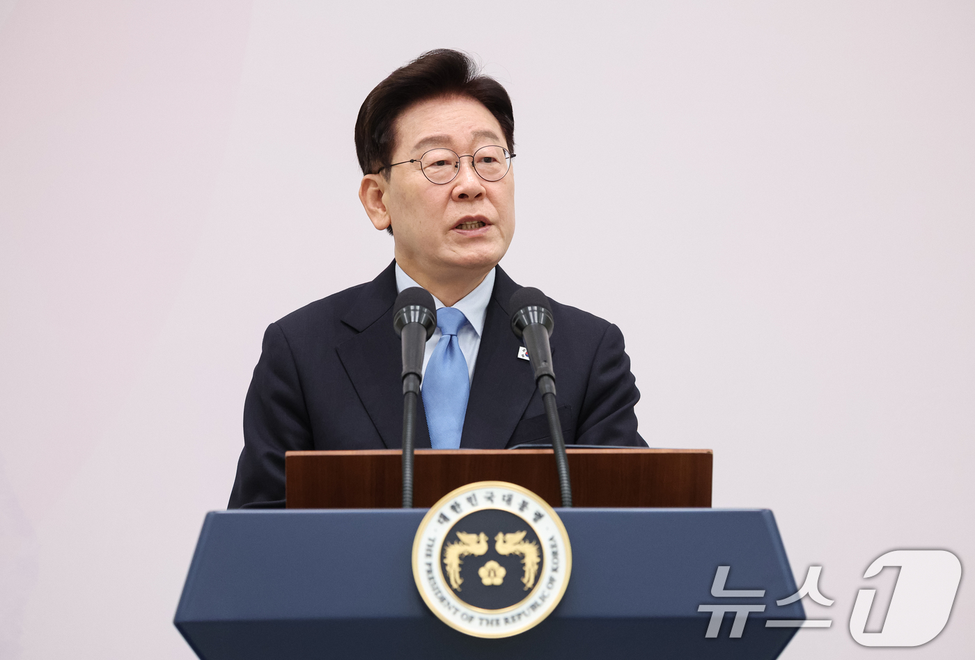 (서울=뉴스1) 허경 기자 = 이재명 대통령이 27일 청와대 영빈관에서 열린 시장·군수·구청장 초청 오찬간담회에서 발언하고 있다. 2026.8.27/뉴스1