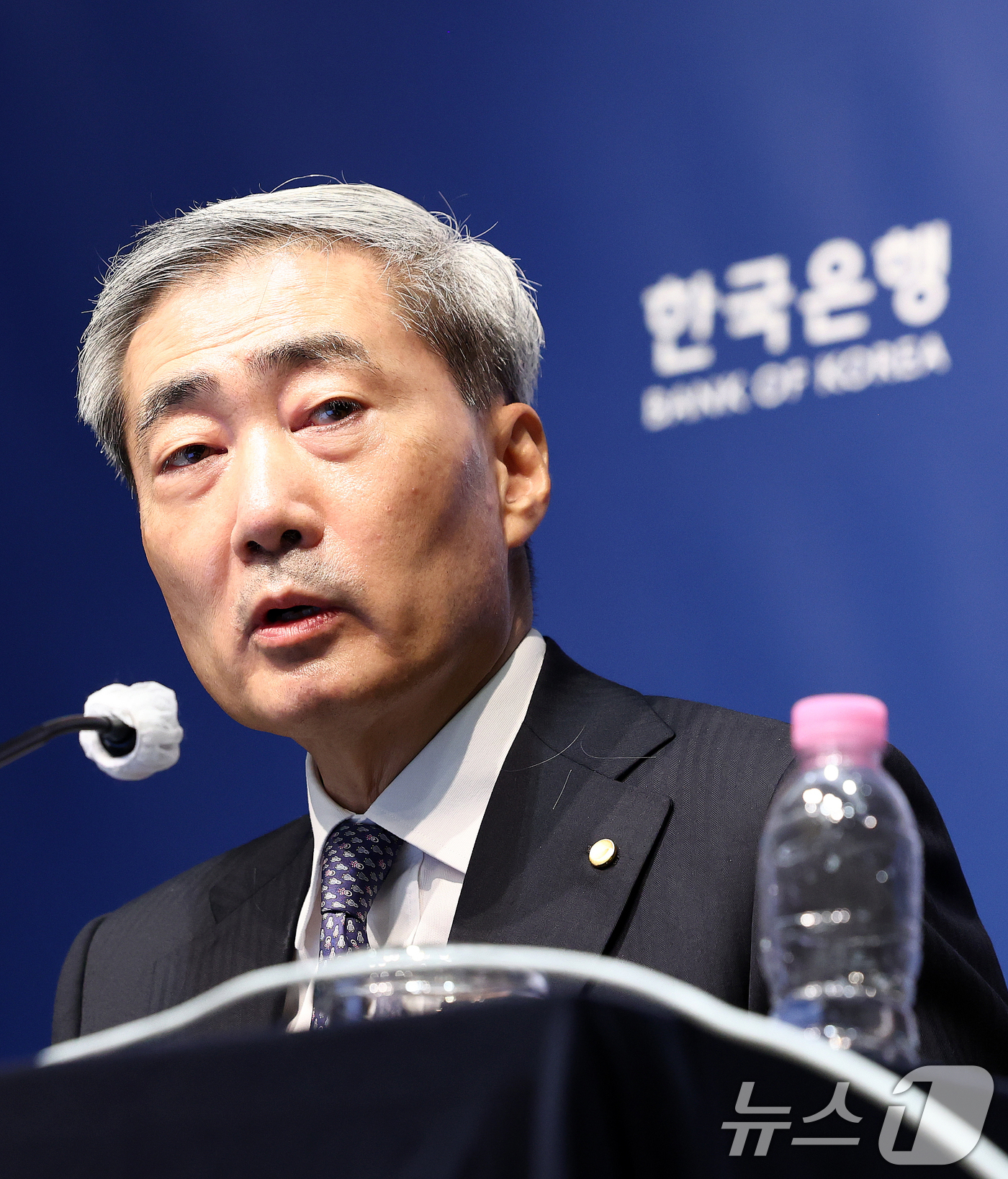 (서울=뉴스1) 최지환 기자 = 신현송 한국은행 총재가 27일 서울 중구 한국은행에서 열린 금융통화위원회 통화정책방향 기자간담회에서 발언하고 있다. 2026.8.27/뉴스1