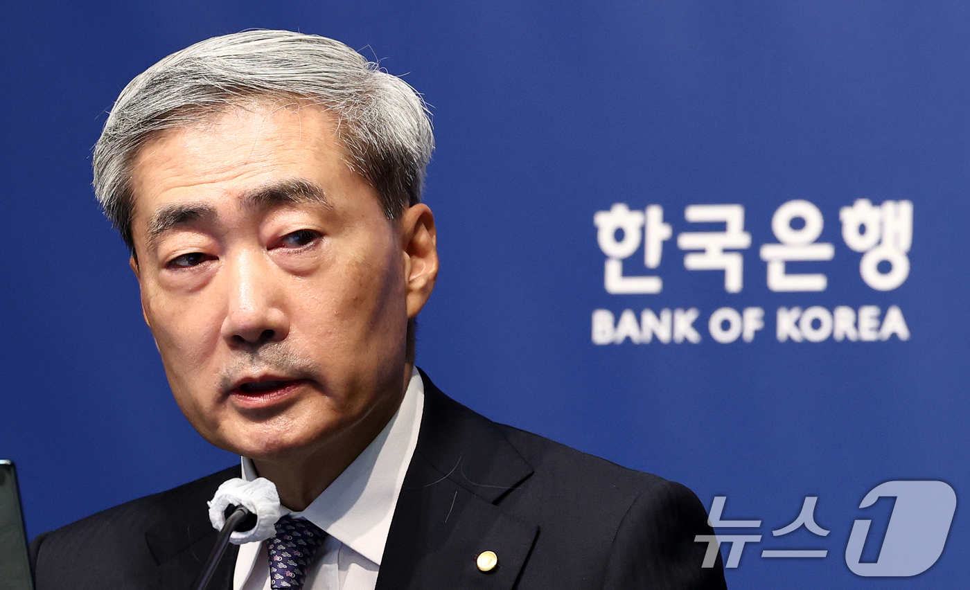 (서울=뉴스1) 최지환 기자 = 신현송 한국은행 총재가 27일 서울 중구 한국은행에서 열린 금융통화위원회 통화정책방향 기자간담회에서 발언하고 있다. 2026.8.27/뉴스1