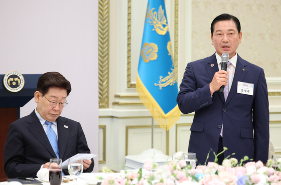 기초단체장 오찬간담회 발언하는 조재구 협의회장