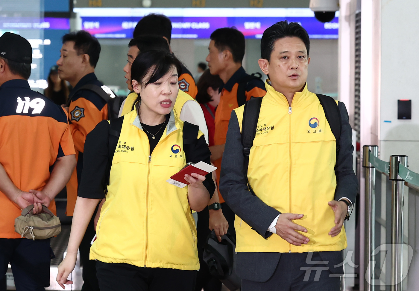 (인천공항=뉴스1) 김민지 기자 = 네팔 라수와 지역에서 발생한 홍수로 한국인 9명의 연락이 끊기고 10명이 고립돼 지원을 하기 위해 임상우 정부합동 신속대응팀 등이 27일 오후 …