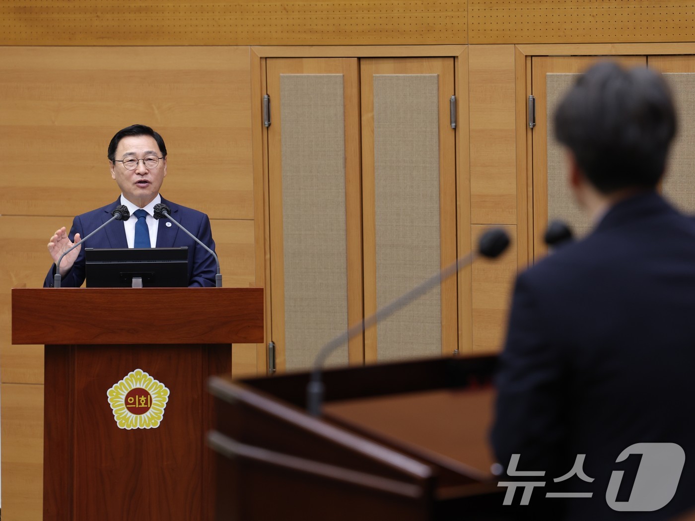 (서울=뉴스1) = 정근식 서울시교육감이 27일 오전 서울 중구 서울시의회 본회의장에서 열린 제339회 임시회 제2차 본회의에 출석해 시정질문에 답변하고 있다. (서울시교육청 제공 …
