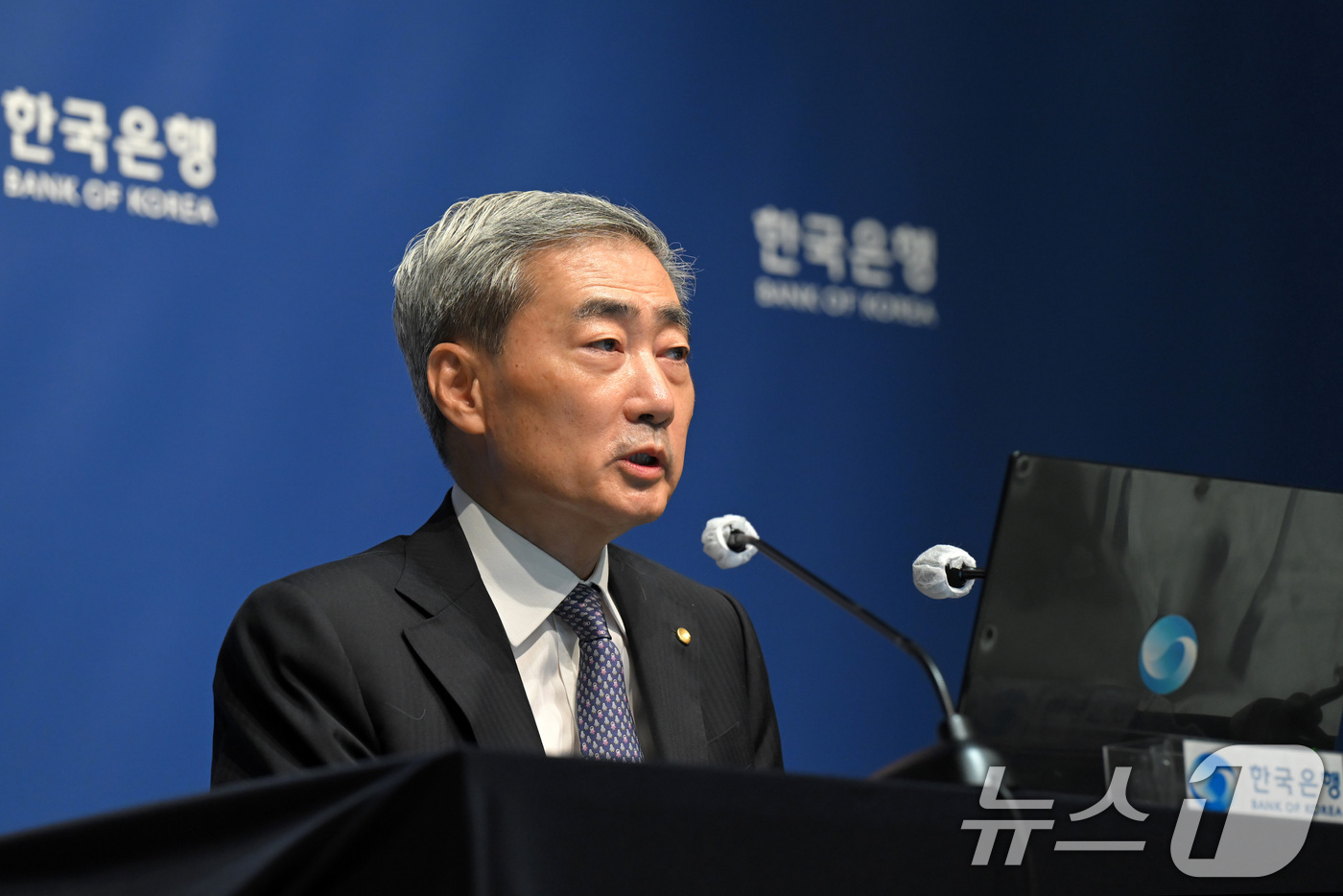 (서울=뉴스1) 사진공동취재단 = 신현송 한국은행 총재가 27일 서울 중구 한국은행에서 열린 금융통화위원회 통화정책방향 기자간담회에서 발언하고 있다. 2026.8.27/뉴스1