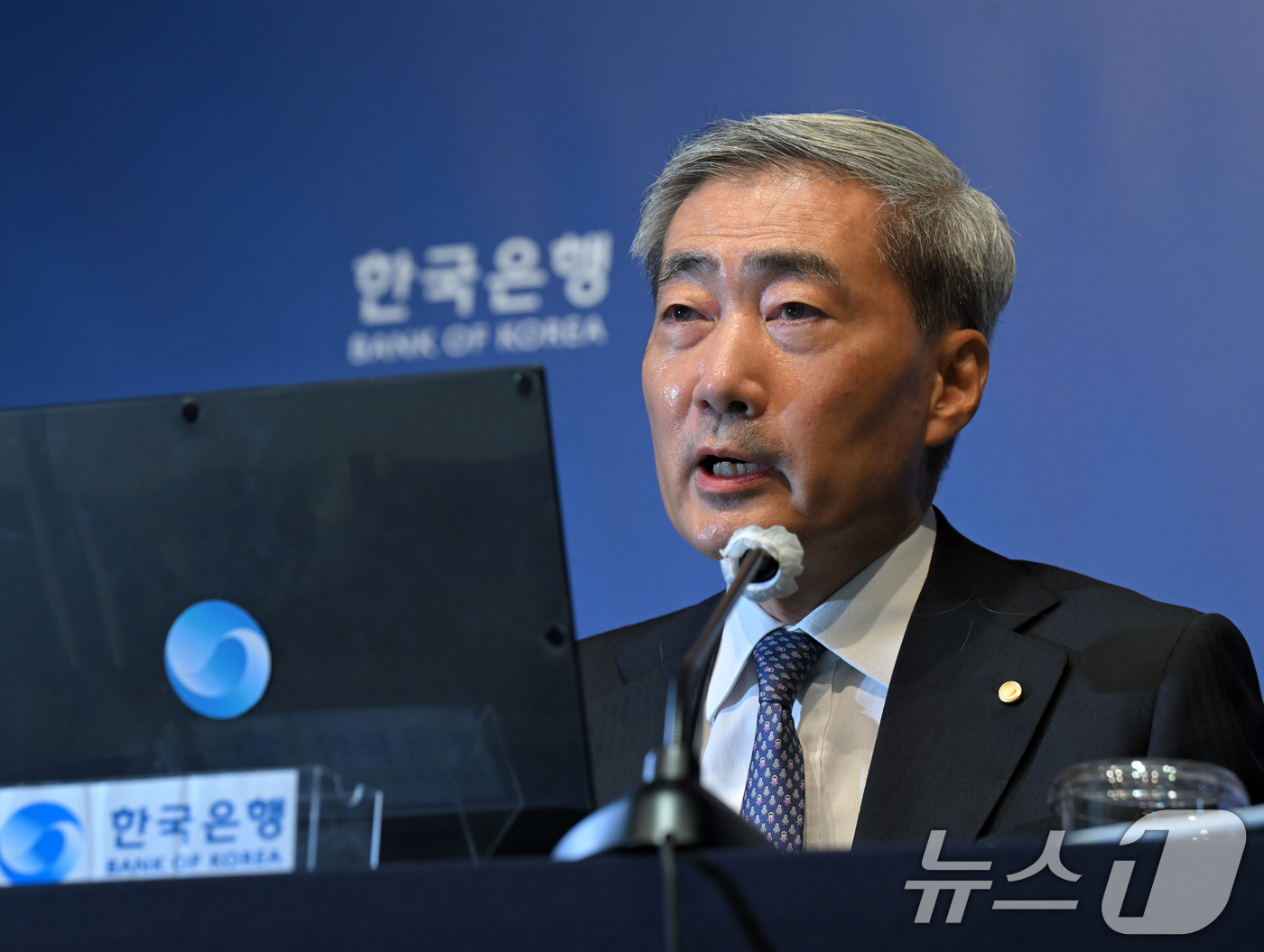 (서울=뉴스1) 사진공동취재단 = 신현송 한국은행 총재가 27일 서울 중구 한국은행에서 열린 금융통화위원회 통화정책방향 기자간담회에서 발언하고 있다. 2026.8.27/뉴스1