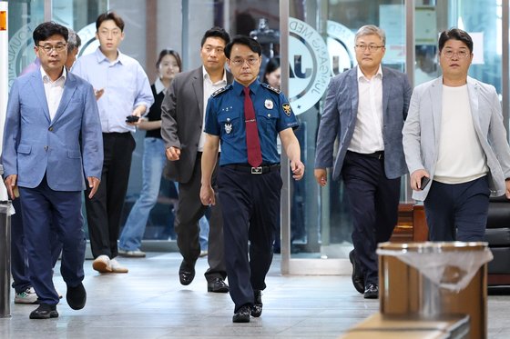 고평기 제주경찰청장, 실종사건 허위종결 피해자 빈소 조문