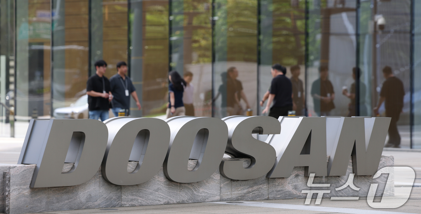(성남=뉴스1) 김영운 기자 = 지난 26일 네팔 북부 라수와 지역에서 발생한 대규모 홍수로 현지 수력발전소 건설 현장에 투입됐던 두산에너빌리티 한국인 직원 6명이 연락 두절됐다. …