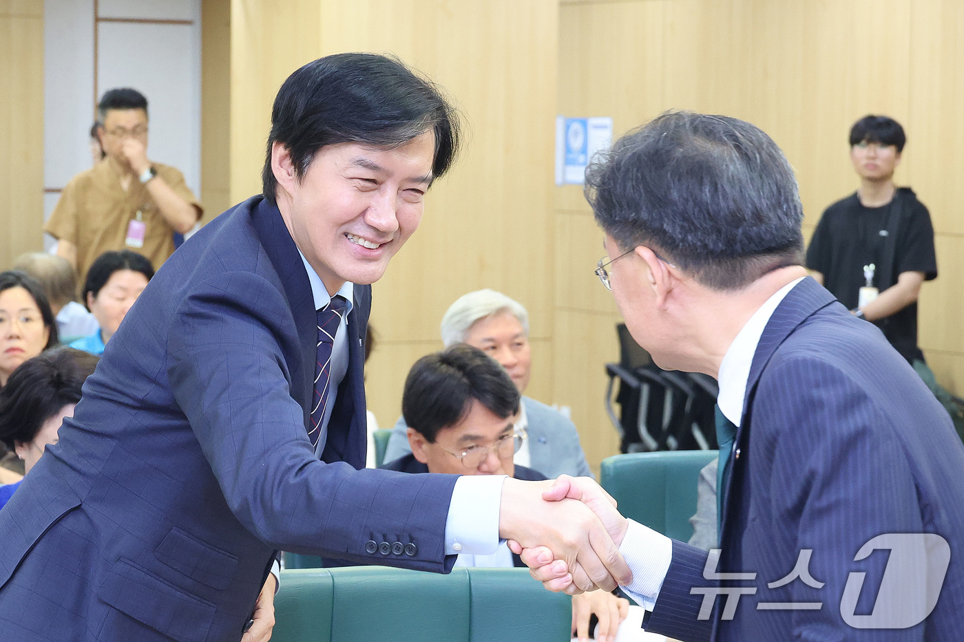 (서울=뉴스1) 신웅수 기자 = 조국 조국혁신당 혁신정책연구원장이 27일 서울 여의도 국회 의원회관에서 열린 ‘자산 불평등 해소를 위한 정책의 재구성’ 불평등 해법 연속토론회에서 …