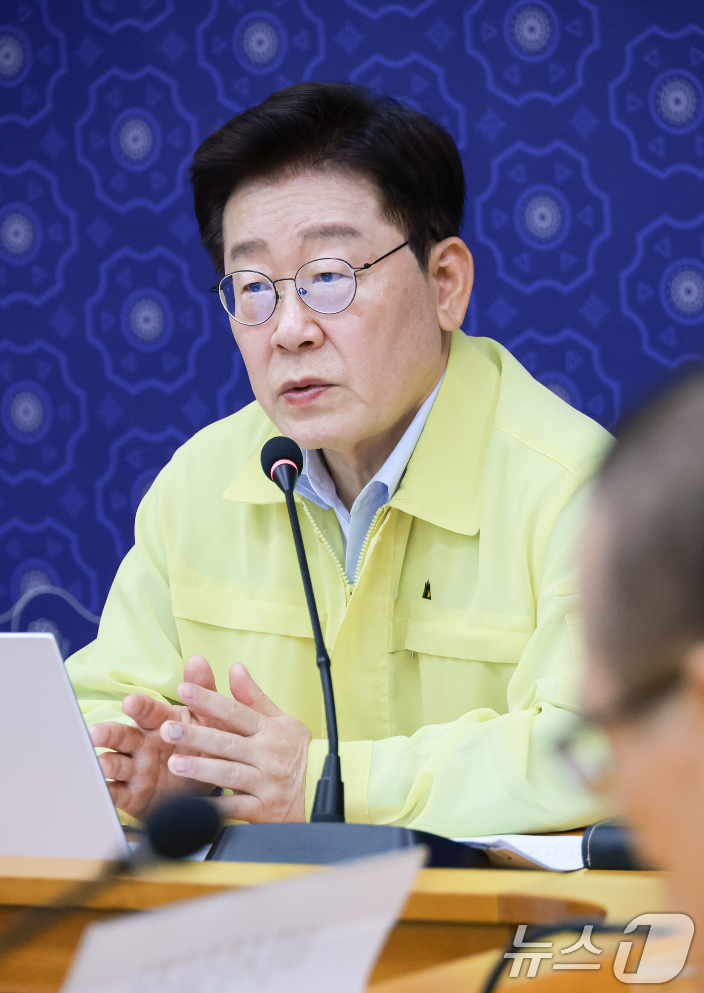 (서울=뉴스1) 이재명 기자 = 이재명 대통령이 27일 서울 종로구 외교부 청사에서 열린 네팔 홍수 대응 긴급회의에서 발언을 하고 있다. (청와대통신사진기자단) 2026.8.27/ …