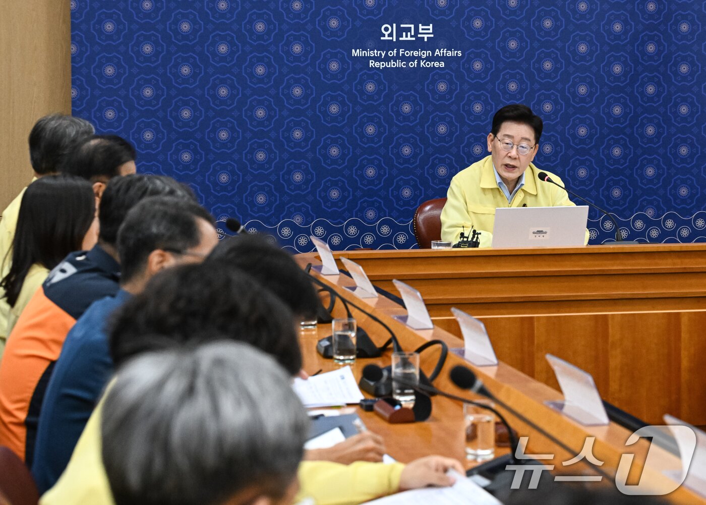 본문 이미지 - 이재명 대통령이 27일 서울 종로구 외교부 청사에서 열린 네팔 홍수 대응 긴급회의에서 발언을 하고 있다. (청와대통신사진기자단) 2026.8.27 ⓒ 뉴스1 이재명 기자