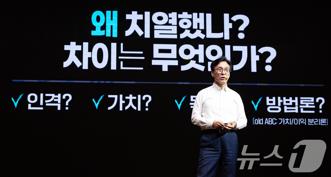 (인천=뉴스1) 유승관 기자 = 김민석 더불어민주당 대표가 27일 인천 영종구 인스파이어 엔터테인먼트 리조트에서 열린 2026년 정기국회 대비 국회의원 워크숍에서 인사말을 하고 있 …