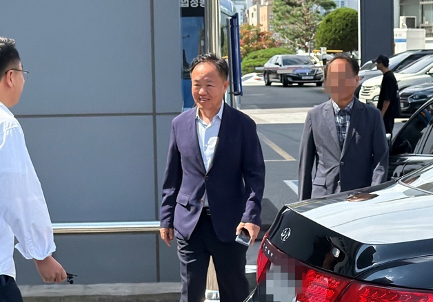 '인사 청탁 혐의' 이재수 전 춘천시장 "공소사실 특정 안 돼"
