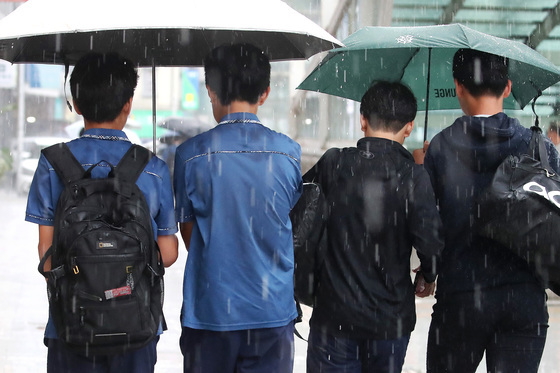 안동 25.7도·포항 25.6도 곳곳 열대야…최대 80㎜ 강한 비