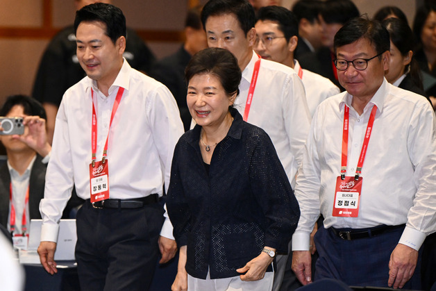 국힘, MB·박근혜에 잇단 러브콜…보수 통합 실현은 "회의적"