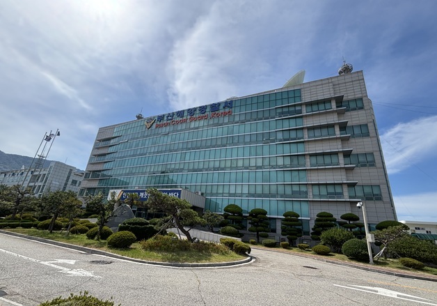 소나기·강풍 예보에도 갯바위 낚시하다 빠진 50대 어선에 구조