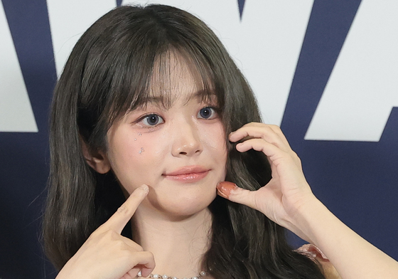QWER 쵸단, 인형이 따로없네