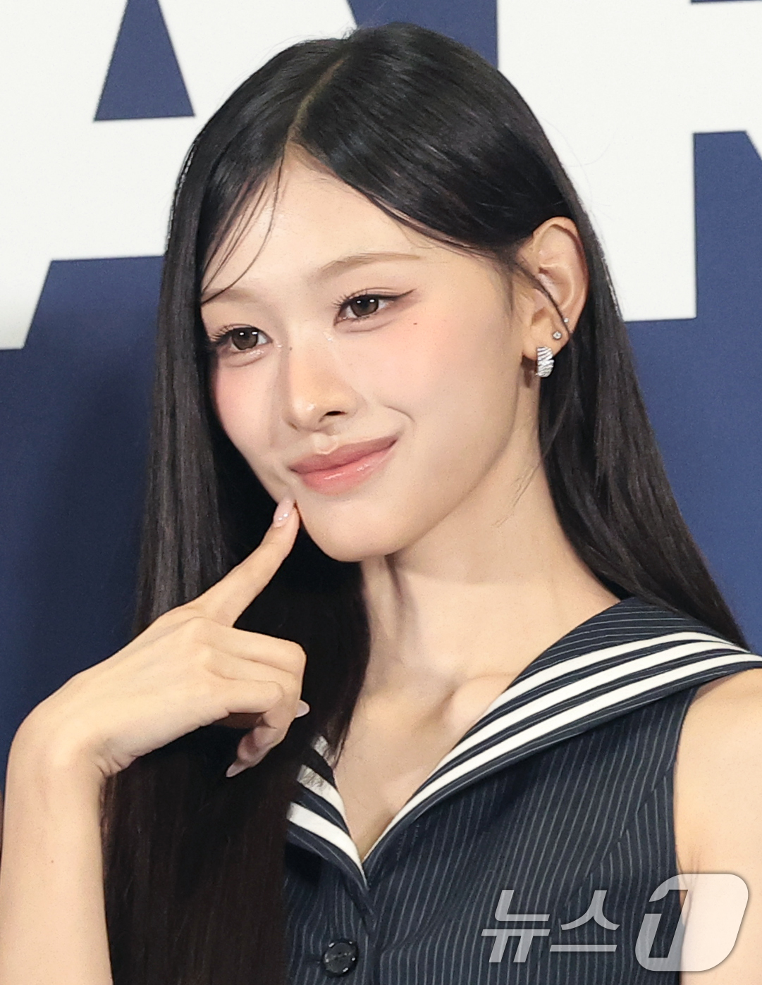 (고양=뉴스1) 권현진 기자 = 그룹 리센느 미나미가 27일 오후 경기도 고양시 일산서구 킨텍스에서 열린 ‘2026 케이 월드 드림 어워즈(2026 KWDA)’ 시상식에 참석해 포 …