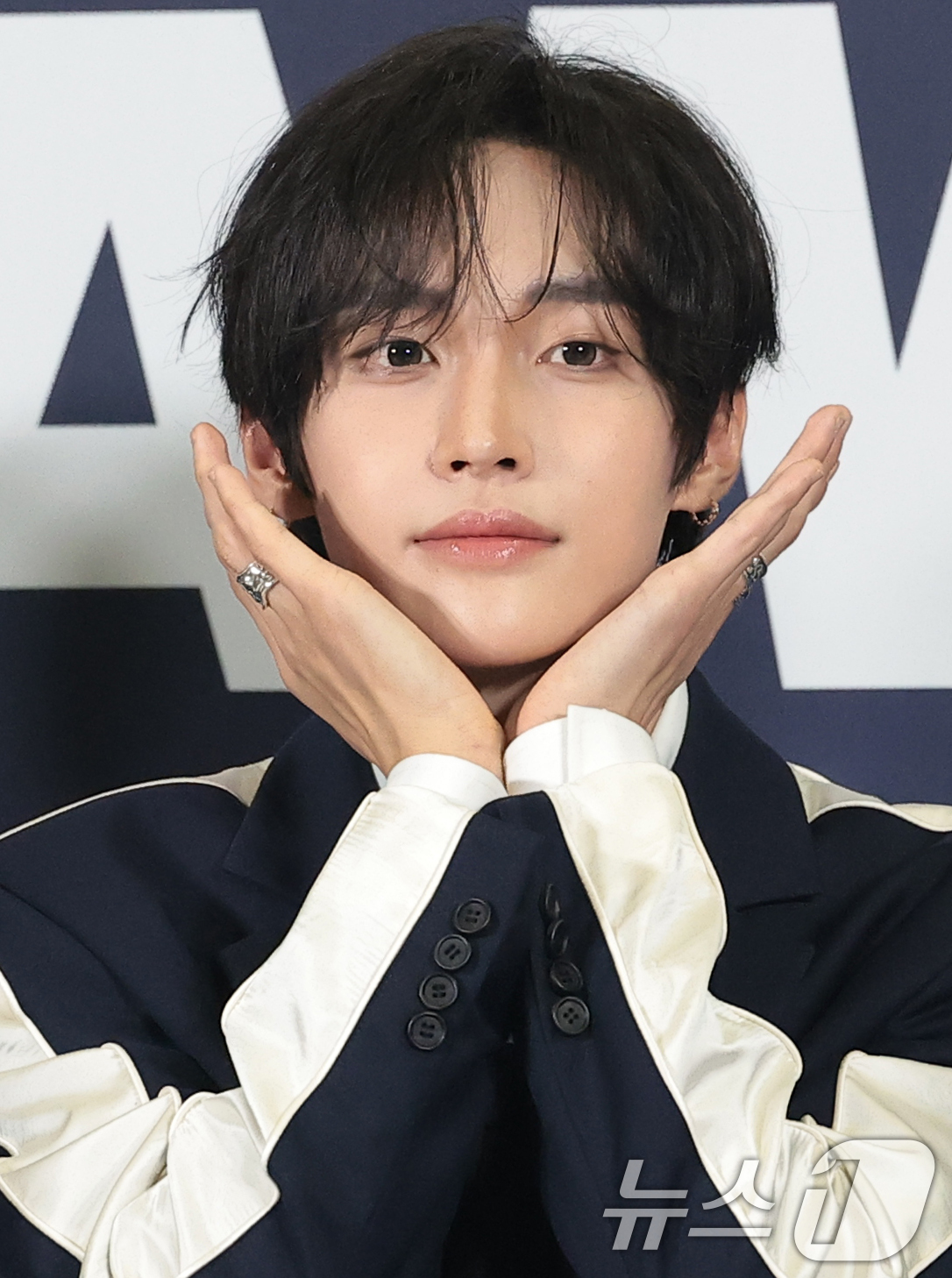 (고양=뉴스1) 권현진 기자 = 그룹 라이즈 원빈이 27일 오후 경기도 고양시 일산서구 킨텍스에서 열린 ‘2026 케이 월드 드림 어워즈(2026 KWDA)’ 시상식에 참석해 포즈 …