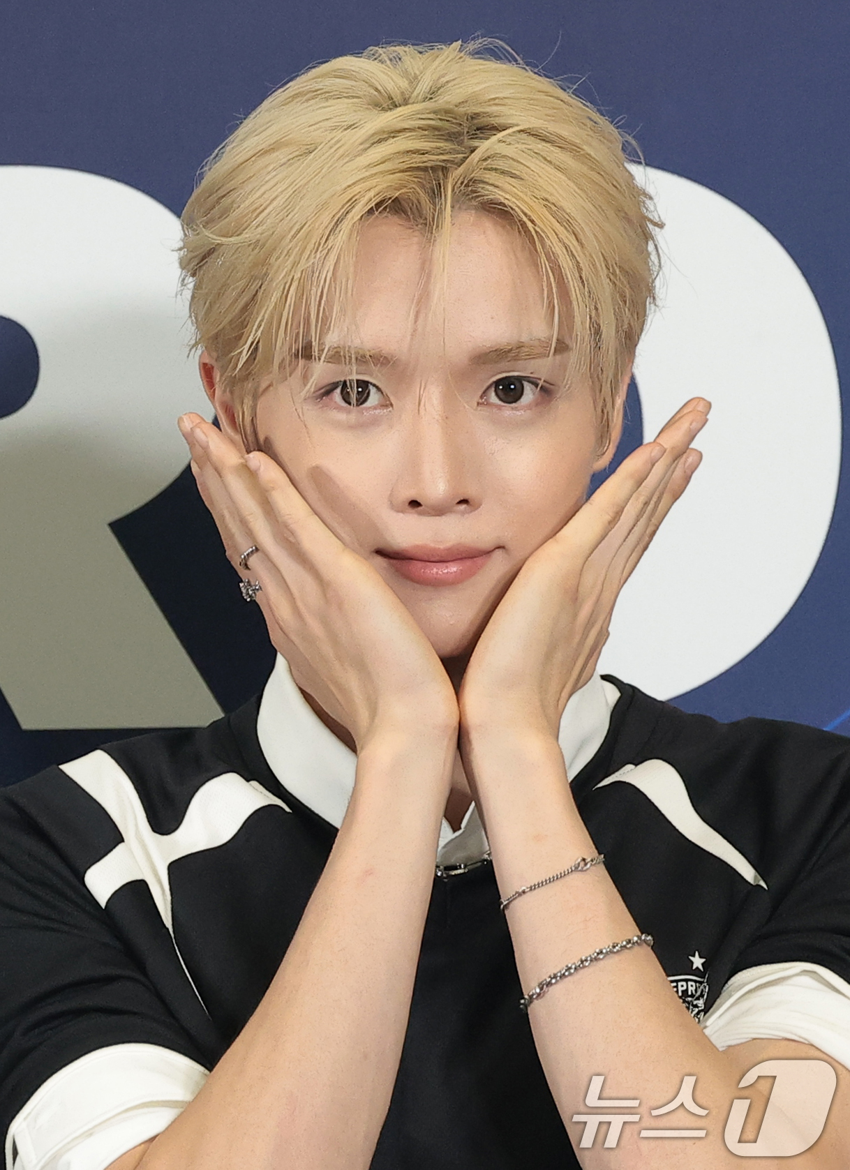 (고양=뉴스1) 권현진 기자 = 그룹 라이즈 성찬이 27일 오후 경기도 고양시 일산서구 킨텍스에서 열린 ‘2026 케이 월드 드림 어워즈(2026 KWDA)’ 시상식에 참석해 포즈 …