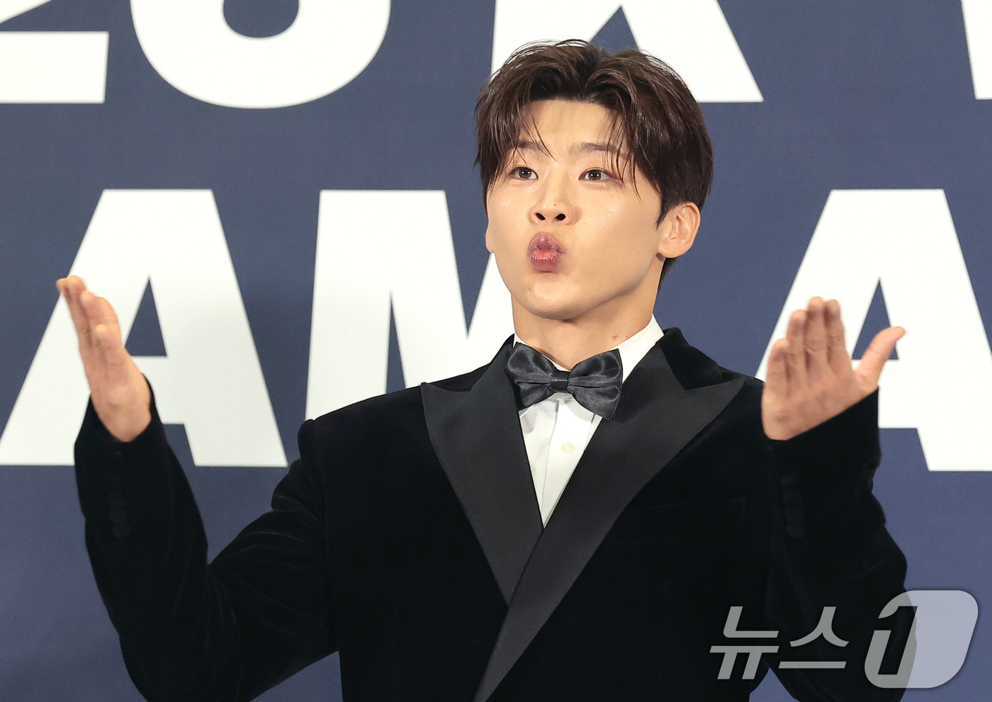 (고양=뉴스1) 권현진 기자 = 가수 박지현이 27일 오후 경기도 고양시 일산서구 킨텍스에서 열린 ‘2026 케이 월드 드림 어워즈(2026 KWDA)’ 시상식에 참석해 포즈를 취 …