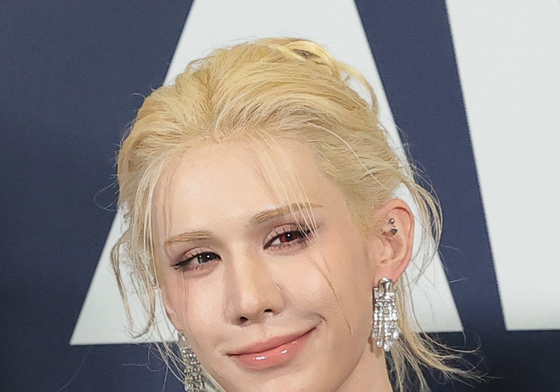 우무티, 키스