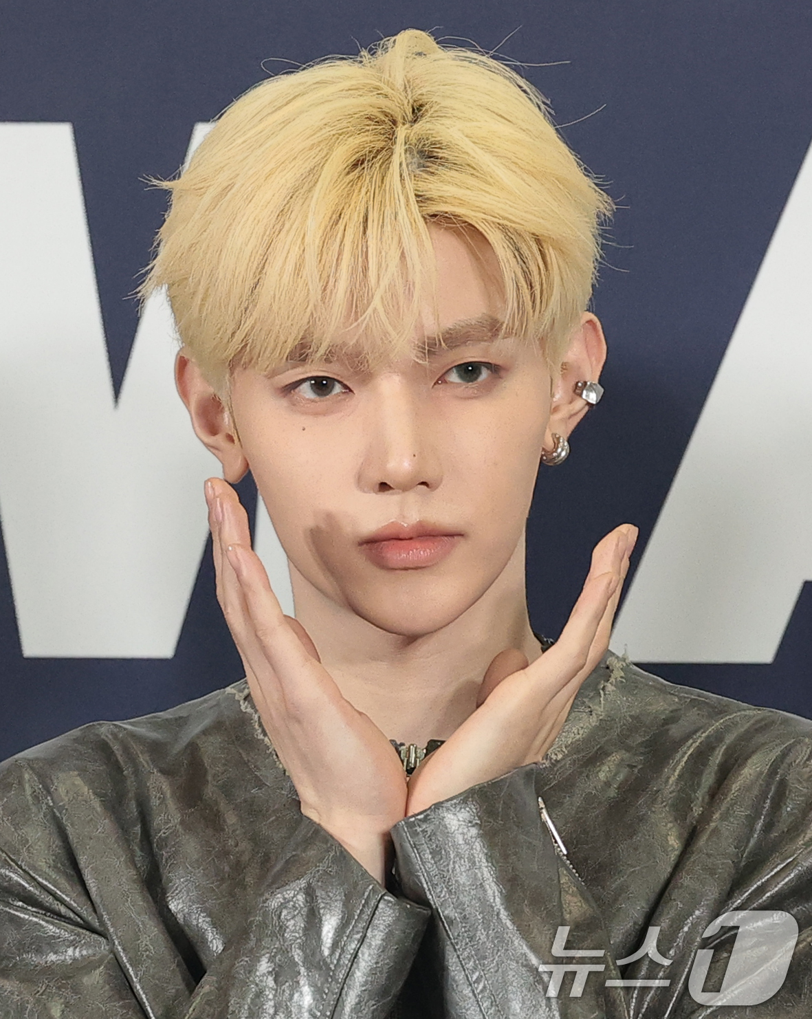 (고양=뉴스1) 권현진 기자 = 그룹 앤더블의 장하오가 27일 오후 경기도 고양시 일산서구 킨텍스에서 열린 ‘2026 케이 월드 드림 어워즈(2026 KWDA)’ 시상식에 참석해 …