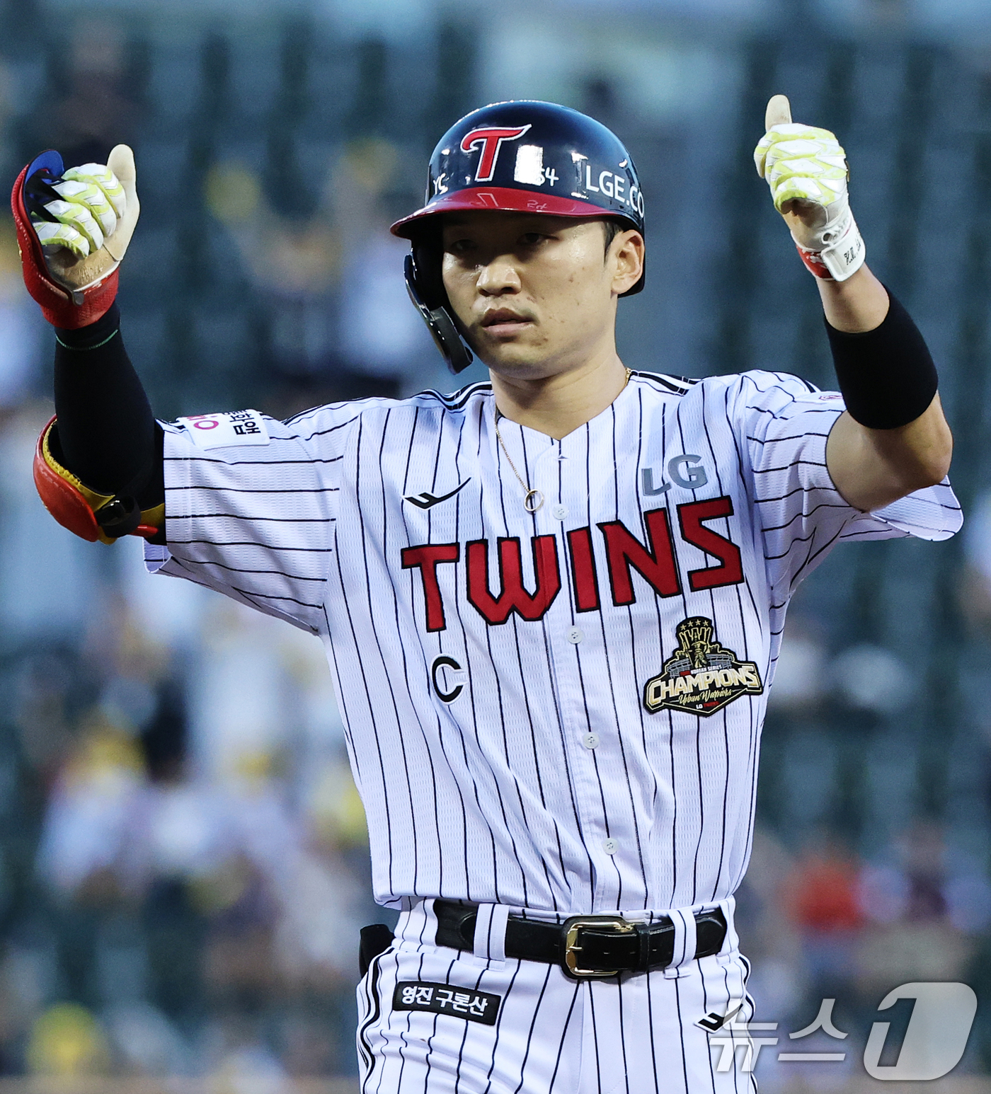 (서울=뉴스1) 오대일 기자 = 27일 오후 서울 송파구 잠실야구장에서 열린 프로야구 '2026 신한은행 SOL KBO리그' NC 다이노스와 LG 트윈스의 경기, 1회말 LG 공격 …