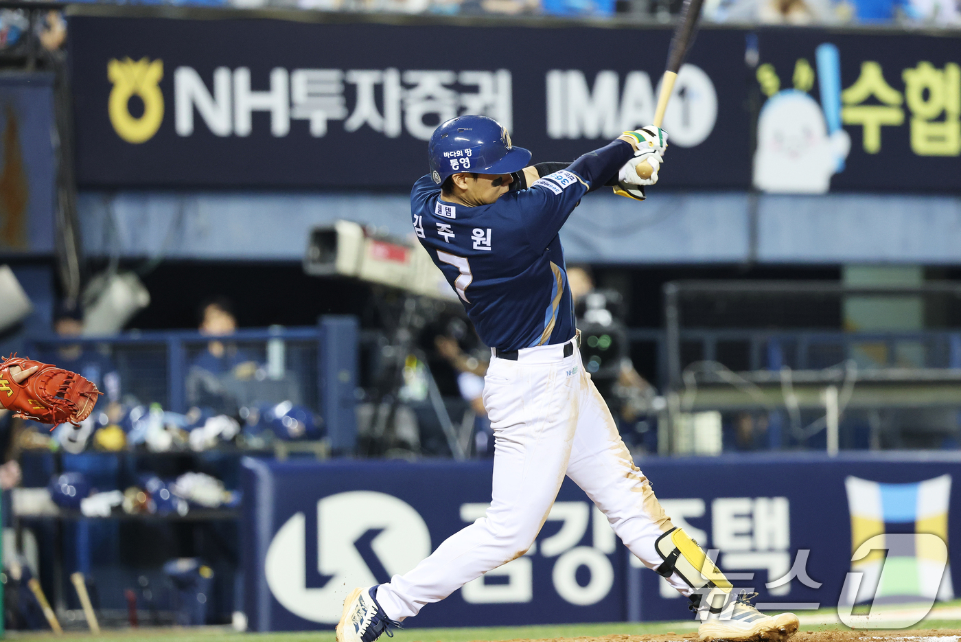 (서울=뉴스1) 오대일 기자 = 27일 오후 서울 송파구 잠실야구장에서 열린 프로야구 '2026 신한은행 SOL KBO리그' NC 다이노스와 LG 트윈스의 경기, 6회초 NC공격 …