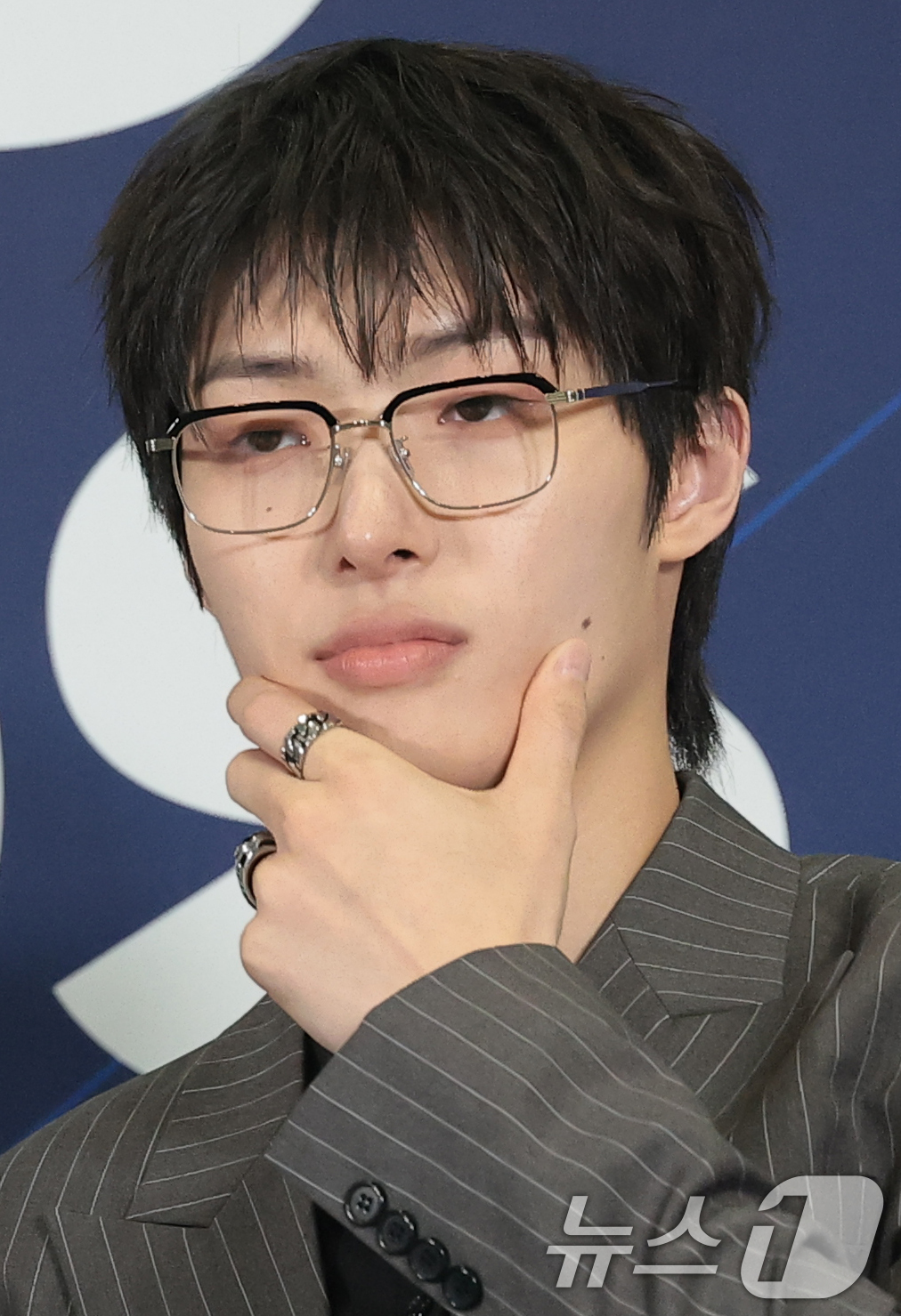 (고양=뉴스1) 권현진 기자 = 그룹 에이티즈 민기가 27일 오후 경기도 고양시 일산서구 킨텍스에서 열린 ‘2026 케이 월드 드림 어워즈(2026 KWDA)’ 시상식에 참석해 포 …