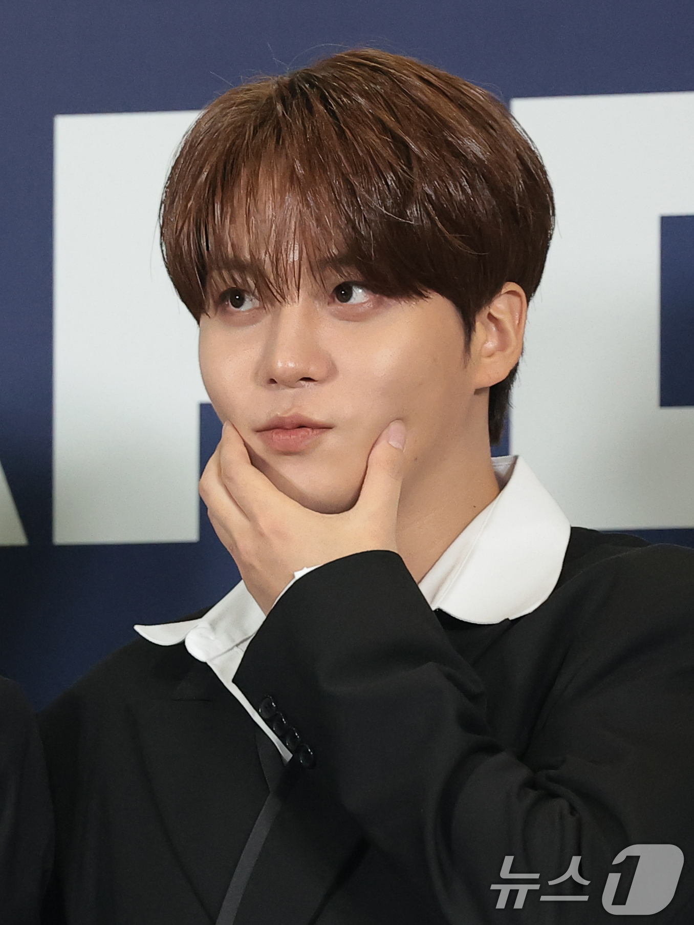 (고양=뉴스1) 권현진 기자 = 그룹 에이티즈 종호가 27일 오후 경기도 고양시 일산서구 킨텍스에서 열린 ‘2026 케이 월드 드림 어워즈(2026 KWDA)’ 시상식에 참석해 포 …