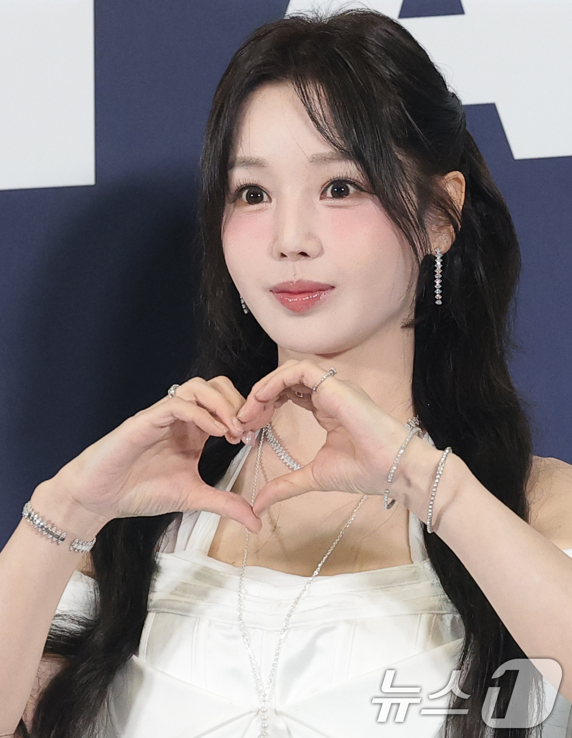 (고양=뉴스1) 권현진 기자 = 그룹 씨야의 남규리가 27일 오후 경기도 고양시 일산서구 킨텍스에서 열린 ‘2026 케이 월드 드림 어워즈(2026 KWDA)’ 시상식에 참석해 포 …