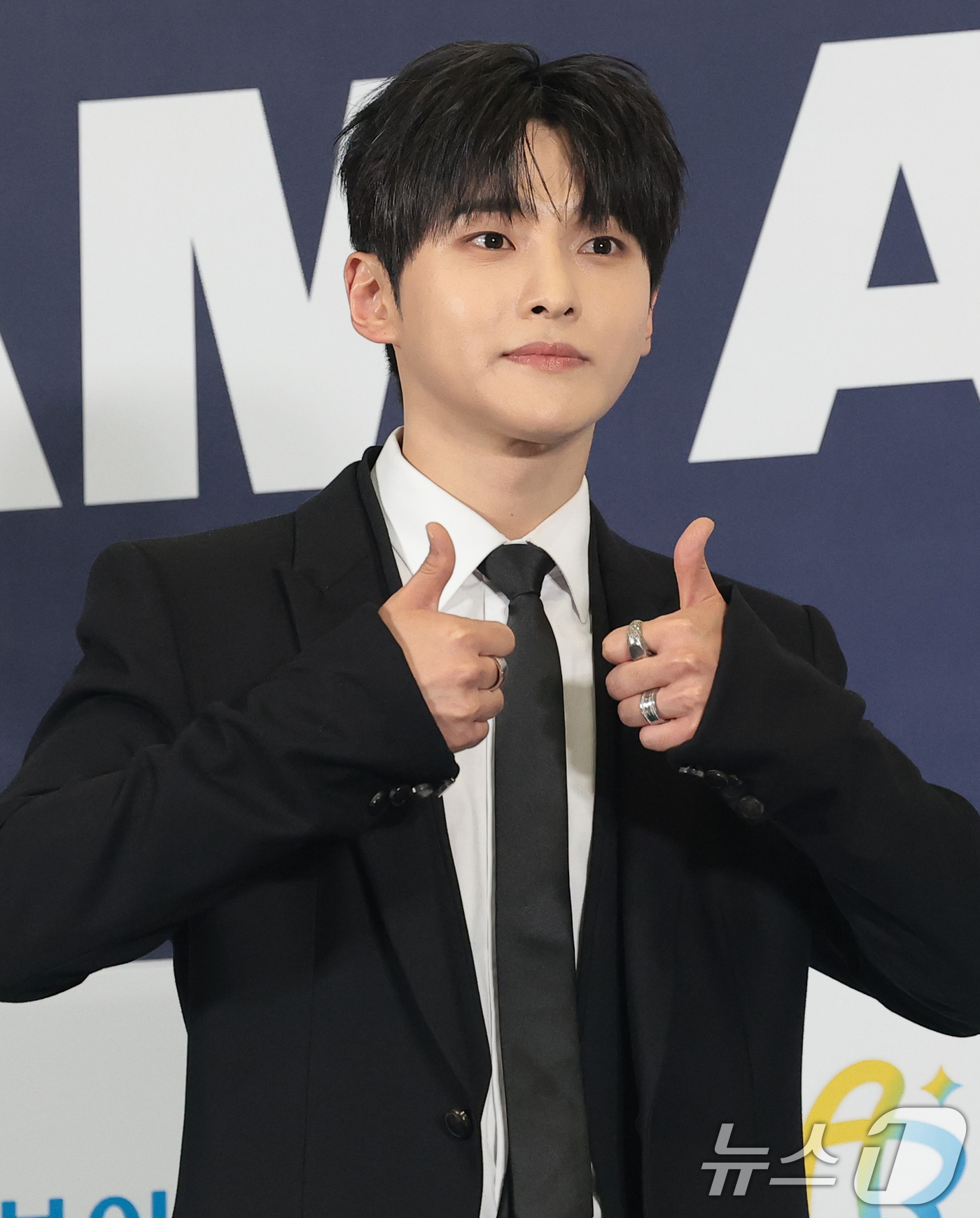 (고양=뉴스1) 권현진 기자 = 가수 성리가 27일 오후 경기도 고양시 일산서구 킨텍스에서 열린 ‘2026 케이 월드 드림 어워즈(2026 KWDA)’ 시상식에서 포즈를 취하고 있 …
