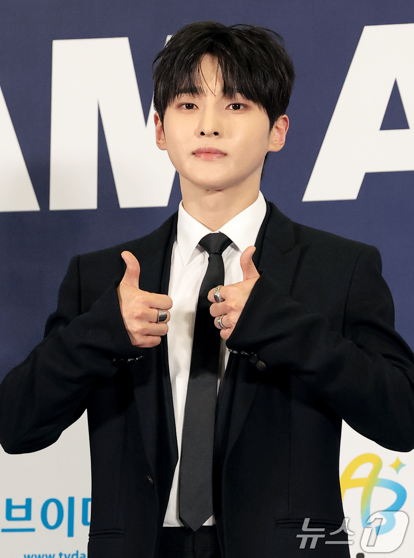 (고양=뉴스1) 권현진 기자 = 가수 성리가 27일 오후 경기도 고양시 일산서구 킨텍스에서 열린 ‘2026 케이 월드 드림 어워즈(2026 KWDA)’ 시상식에서 포즈를 취하고 있 …