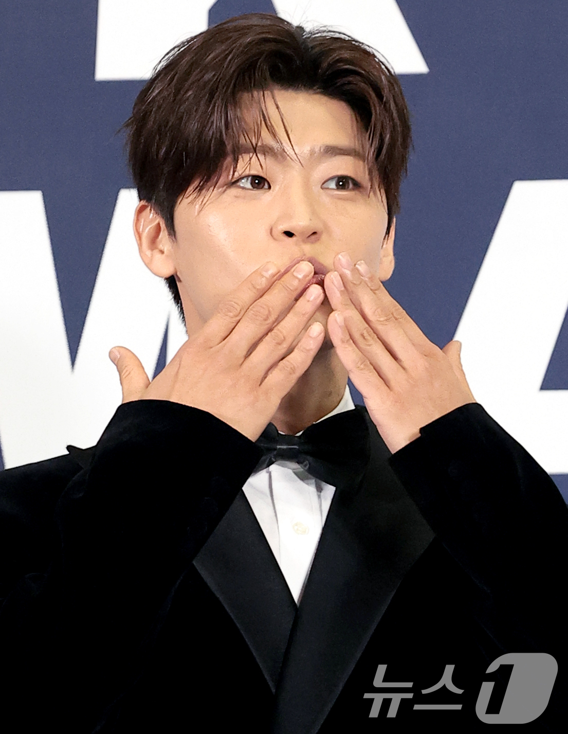 (고양=뉴스1) 권현진 기자 = 가수 박지현이 27일 오후 경기도 고양시 일산서구 킨텍스에서 열린 ‘2026 케이 월드 드림 어워즈(2026 KWDA)’ 시상식에서 포즈를 취하고 …