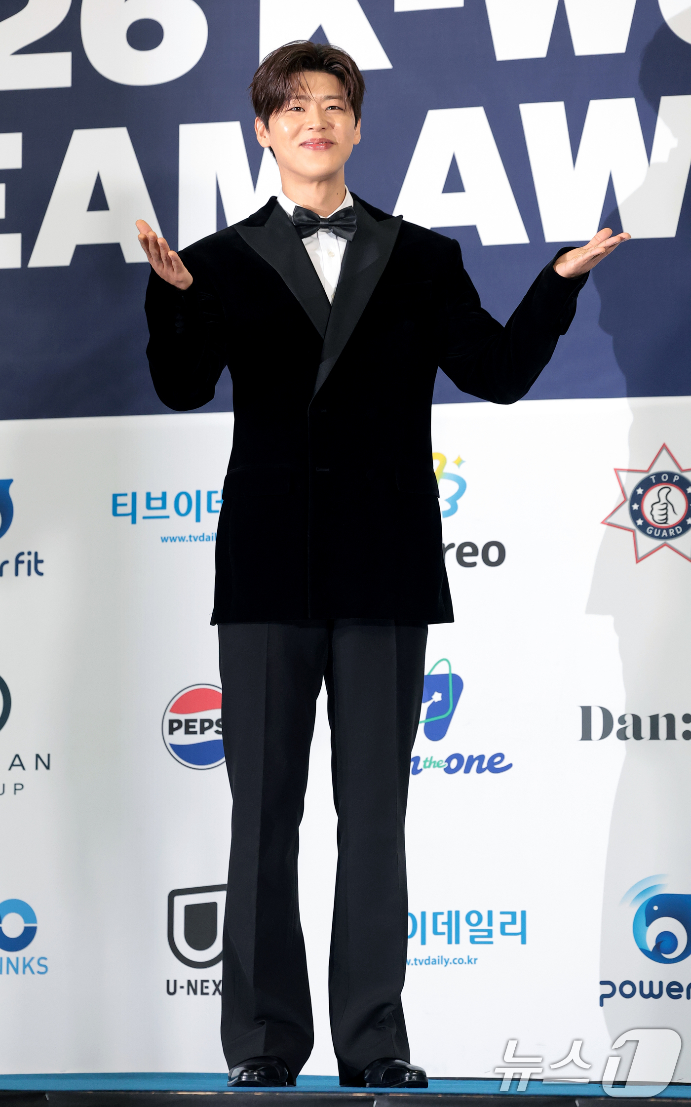 (고양=뉴스1) 권현진 기자 = 가수 박지현이 27일 오후 경기도 고양시 일산서구 킨텍스에서 열린 ‘2026 케이 월드 드림 어워즈(2026 KWDA)’ 시상식에서 포즈를 취하고 …