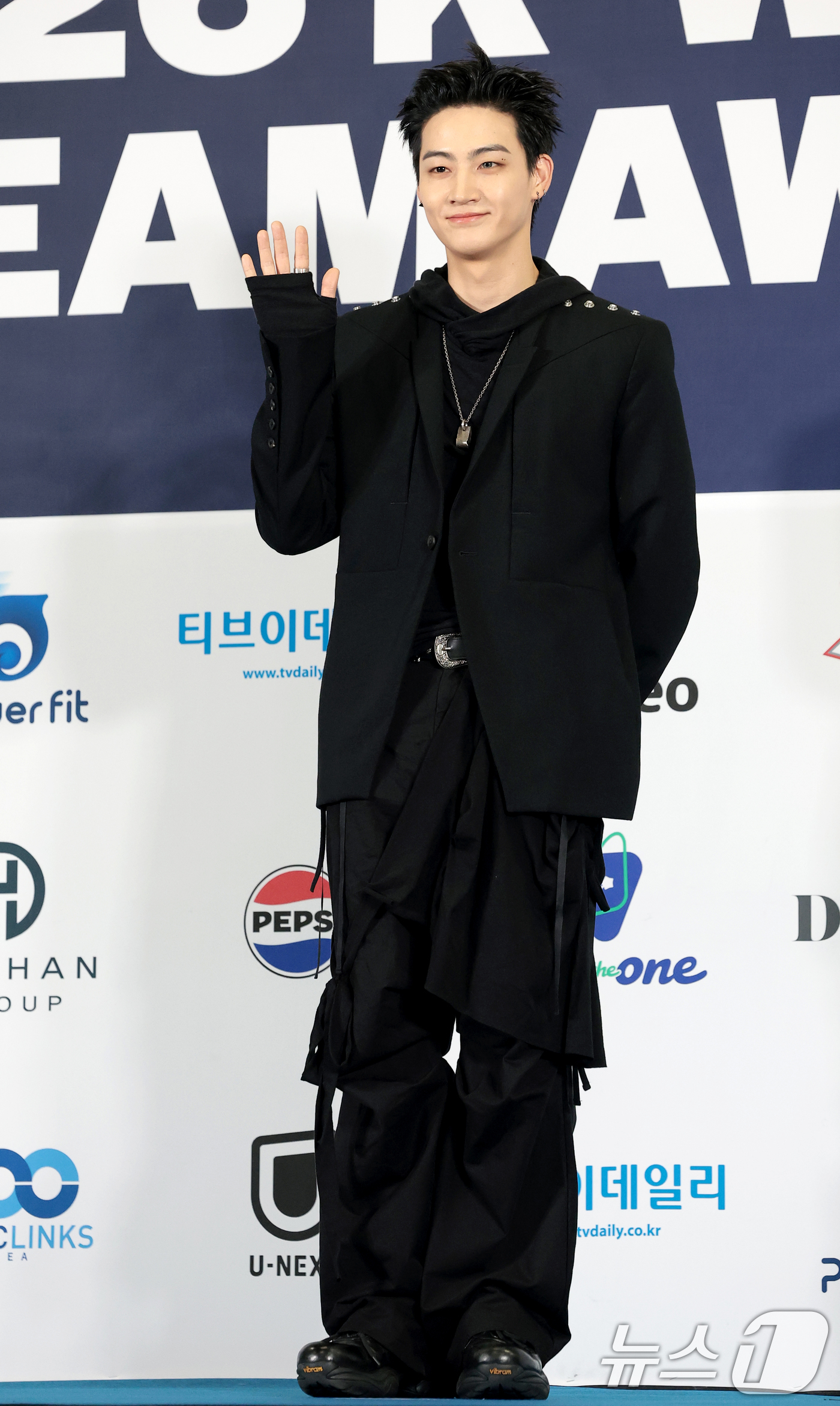 (고양=뉴스1) 권현진 기자 = 가수 제이비가 27일 오후 경기도 고양시 일산서구 킨텍스에서 열린 ‘2026 케이 월드 드림 어워즈(2026 KWDA)’ 시상식에서 포즈를 취하고 …