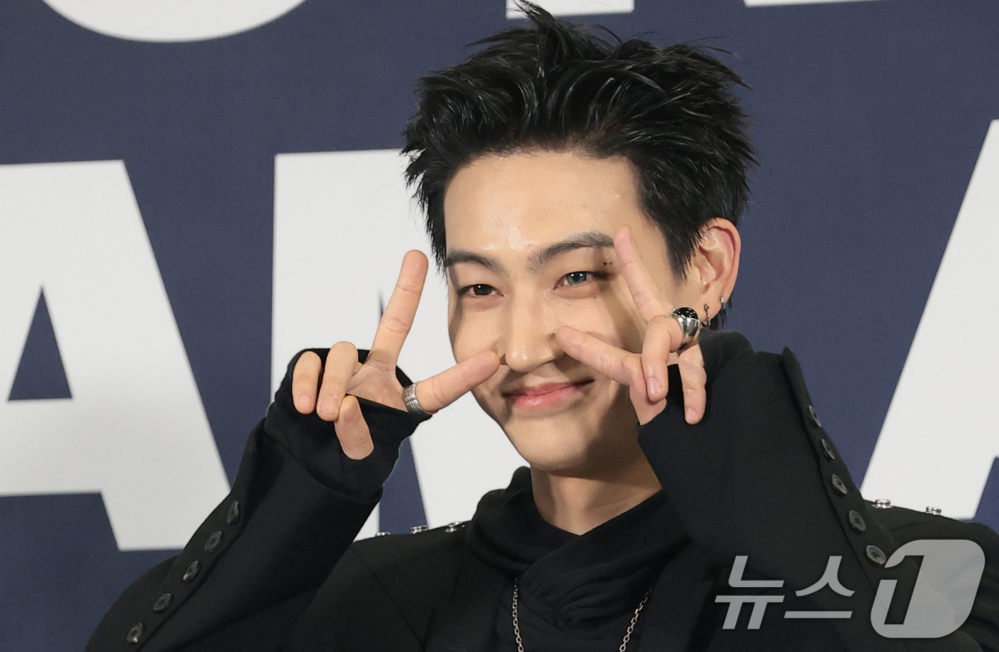(고양=뉴스1) 권현진 기자 = 가수 제이비가 27일 오후 경기도 고양시 일산서구 킨텍스에서 열린 ‘2026 케이 월드 드림 어워즈(2026 KWDA)’ 시상식에서 포즈를 취하고 …