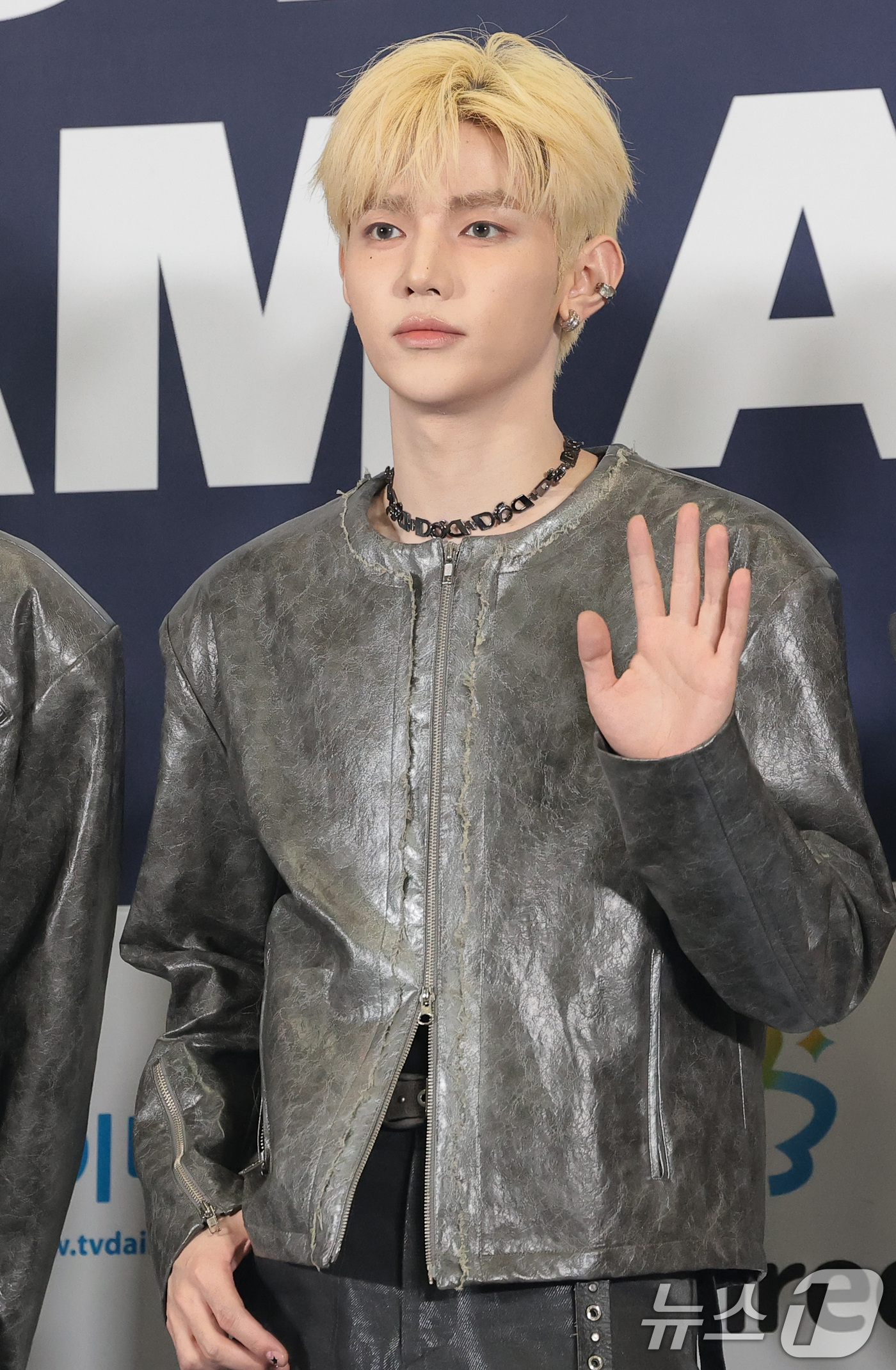 (고양=뉴스1) 권현진 기자 = 그룹 앤더블 장하오가 27일 오후 경기도 고양시 일산서구 킨텍스에서 열린 ‘2026 케이 월드 드림 어워즈(2026 KWDA)’ 시상식에서 포즈를 …