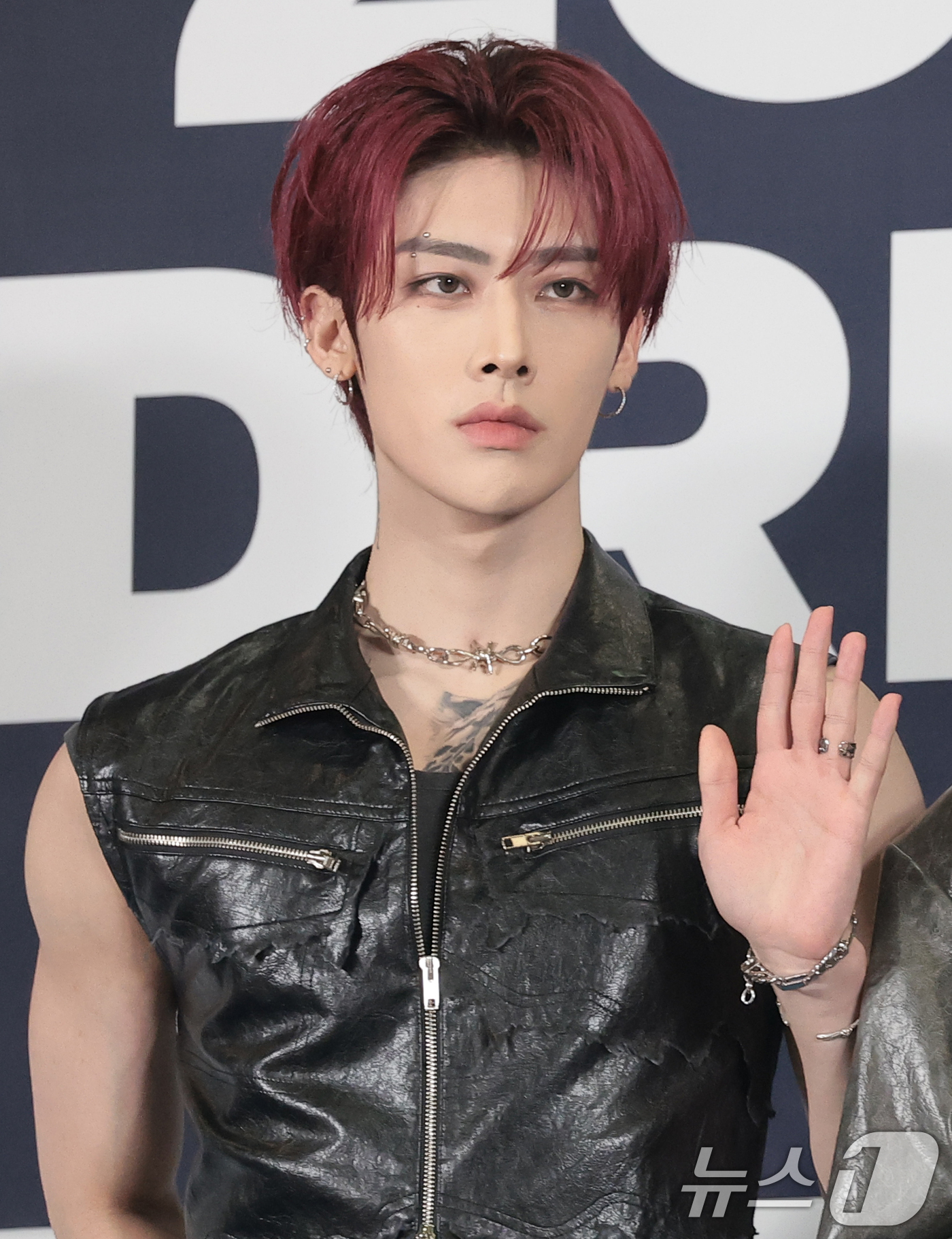 (고양=뉴스1) 권현진 기자 = 그룹 앤더블 리키가 27일 오후 경기도 고양시 일산서구 킨텍스에서 열린 ‘2026 케이 월드 드림 어워즈(2026 KWDA)’ 시상식에서 포즈를 취 …