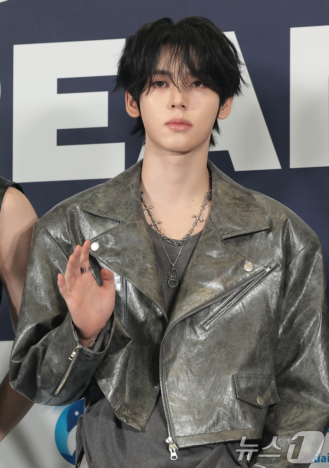 (고양=뉴스1) 권현진 기자 = 그룹 앤더블 한유진이 27일 오후 경기도 고양시 일산서구 킨텍스에서 열린 ‘2026 케이 월드 드림 어워즈(2026 KWDA)’ 시상식에서 포즈를 …