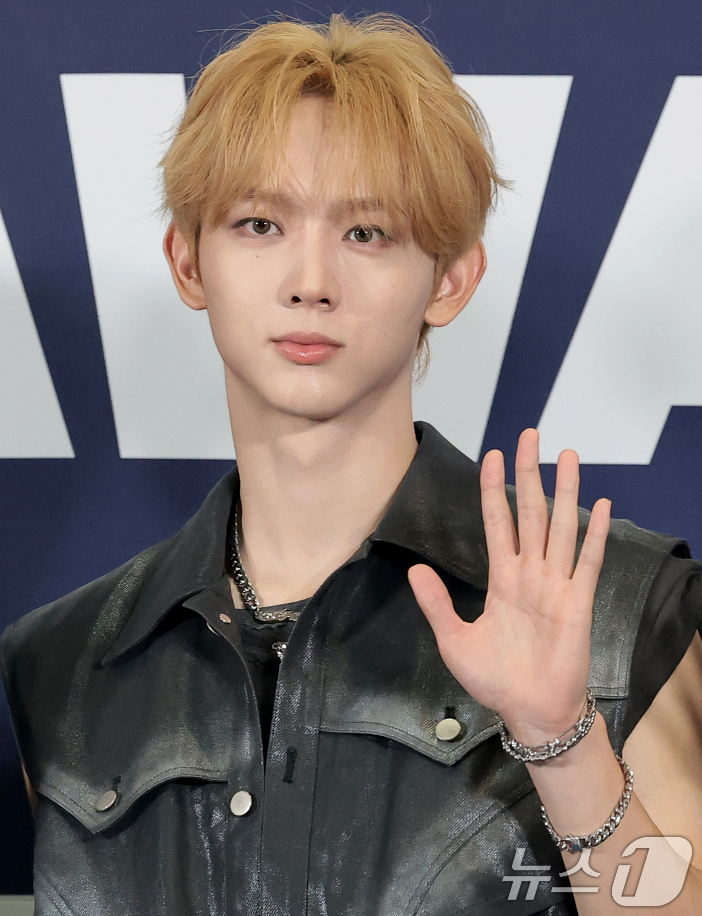 (고양=뉴스1) 권현진 기자 = 그룹 앤더블 유승언이 27일 오후 경기도 고양시 일산서구 킨텍스에서 열린 ‘2026 케이 월드 드림 어워즈(2026 KWDA)’ 시상식에서 포즈를 …