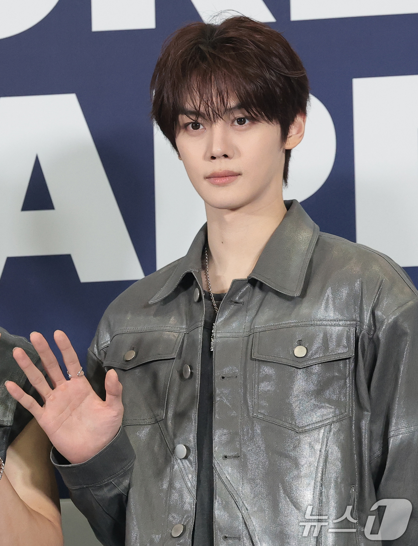 (고양=뉴스1) 권현진 기자 = 그룹 앤더블 김규빈이 27일 오후 경기도 고양시 일산서구 킨텍스에서 열린 ‘2026 케이 월드 드림 어워즈(2026 KWDA)’ 시상식에서 포즈를 …