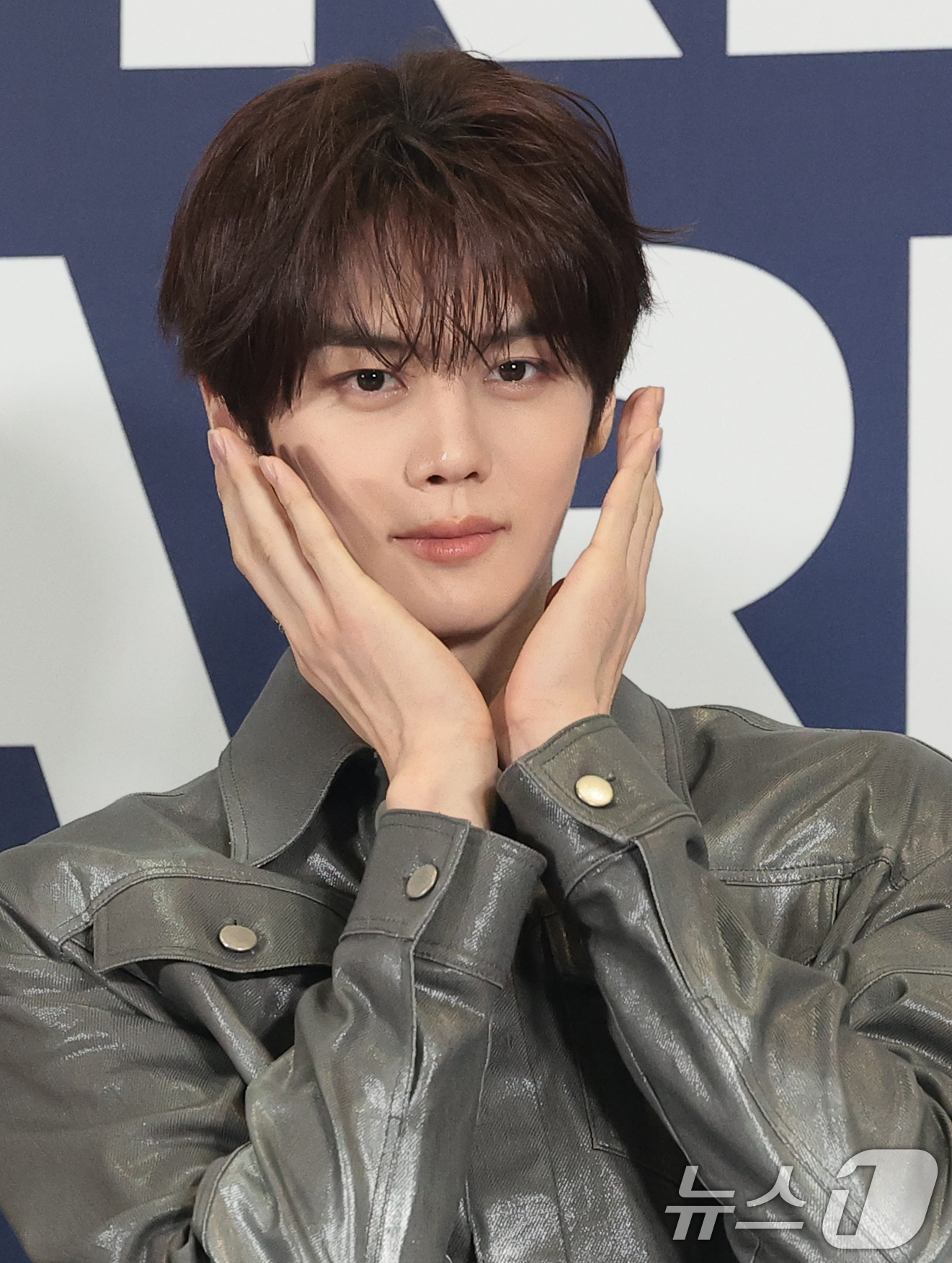 (고양=뉴스1) 권현진 기자 = 그룹 앤더블 김규빈이 27일 오후 경기도 고양시 일산서구 킨텍스에서 열린 ‘2026 케이 월드 드림 어워즈(2026 KWDA)’ 시상식에서 포즈를 …