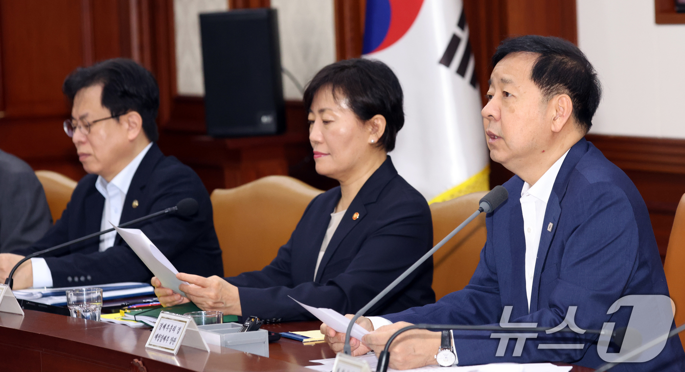 (서울=뉴스1) 김명섭 기자 = 구윤철 경제부총리 겸 재정경제부 장관이 28일 오전 서울 종로구 세종대로 정부서울청사에서 열린 비상경제본부 희의 겸 경제관계장관회의 겸 민생물가 특 …